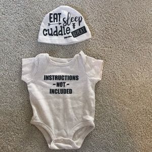 Cream 0-3 month onesies with hat